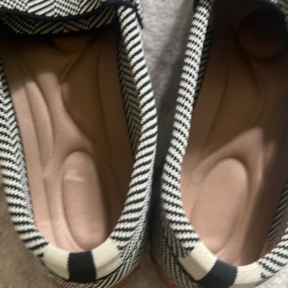 Rothy‘s look-alike shoe in black and white pattern - Picture 2 of 4